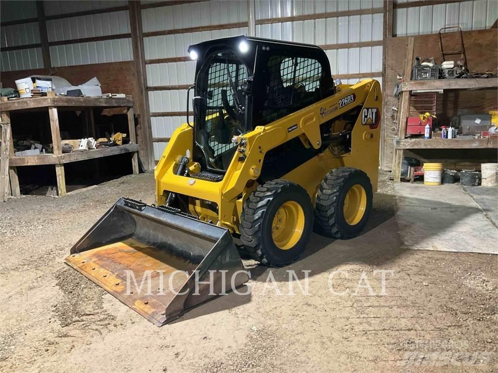 CAT 226D3 A2Q スキッドステアローダー