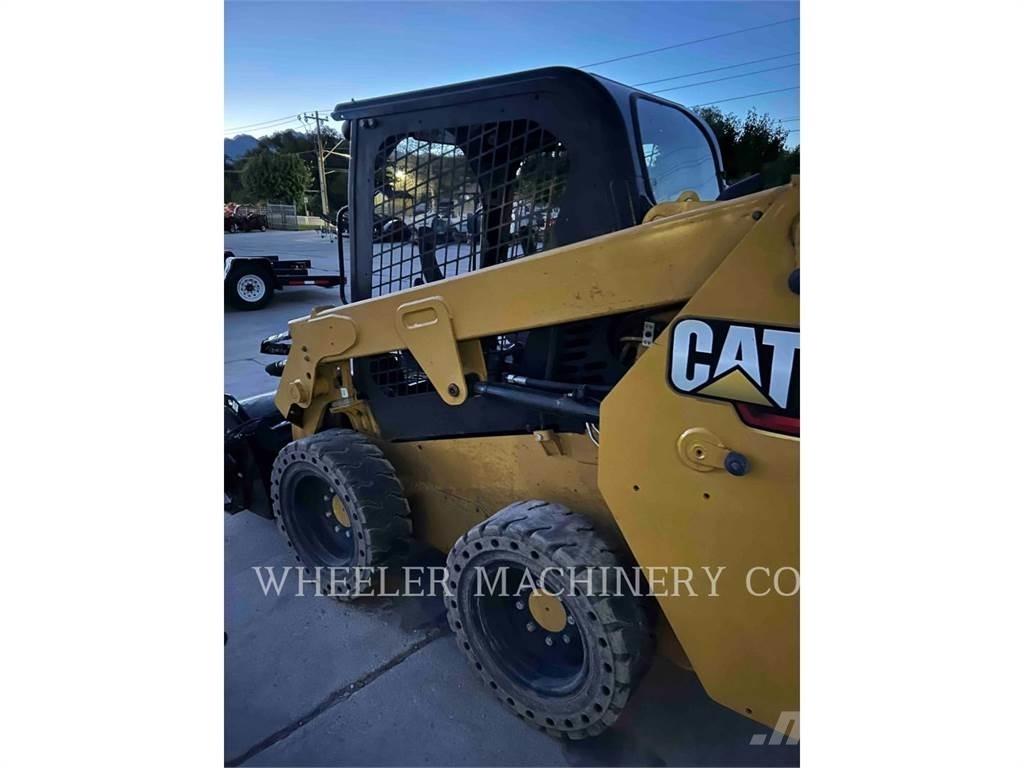 CAT 226D3 C1H2 スキッドステアローダー