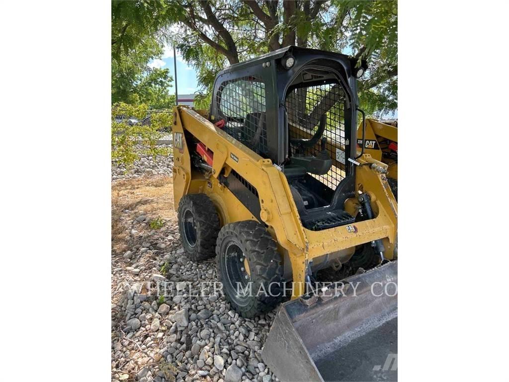CAT 226D3 C1H2 スキッドステアローダー
