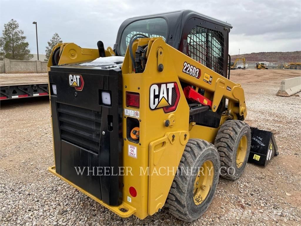 CAT 226D3 C3H2 スキッドステアローダー