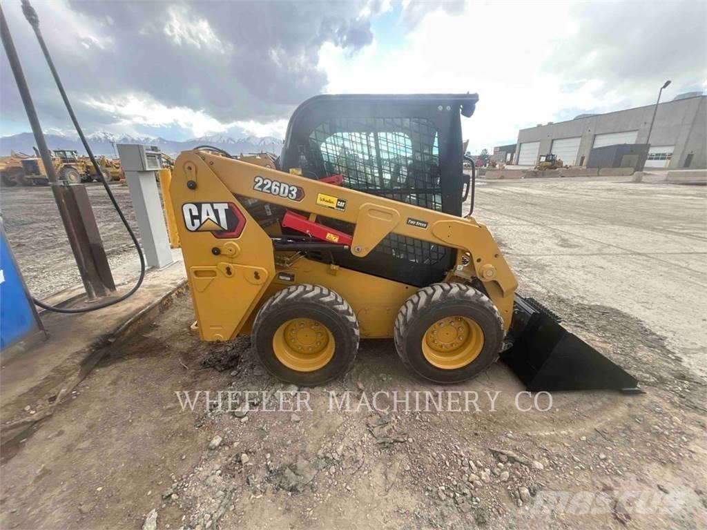 CAT 226D3 C3H2 スキッドステアローダー
