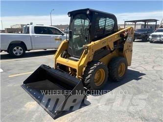 CAT 226D3 C3H2 スキッドステアローダー