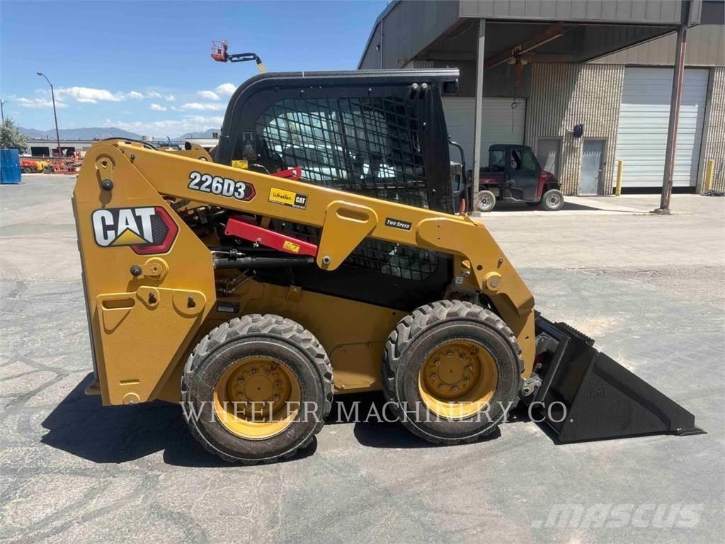 CAT 226D3 C3H2 スキッドステアローダー