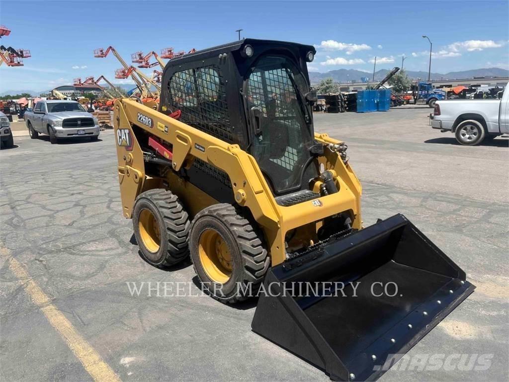 CAT 226D3 C3H2 スキッドステアローダー