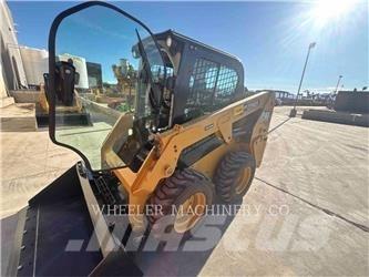CAT 226D3 C3H2 スキッドステアローダー