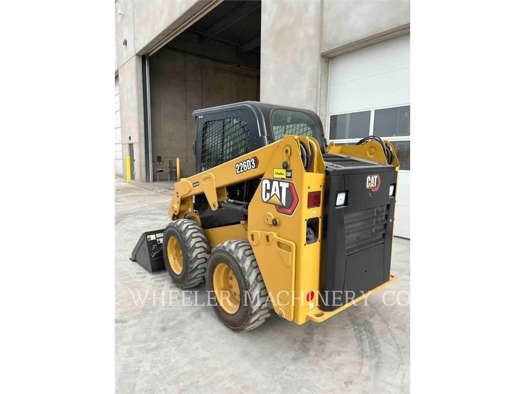 CAT 226D3 C3H2 スキッドステアローダー