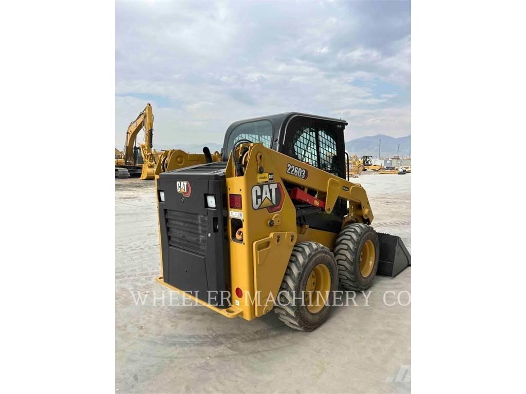 CAT 226D3 C3H2 スキッドステアローダー