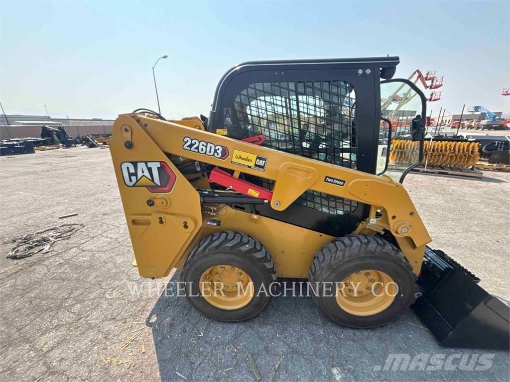 CAT 226D3 C3H2 スキッドステアローダー