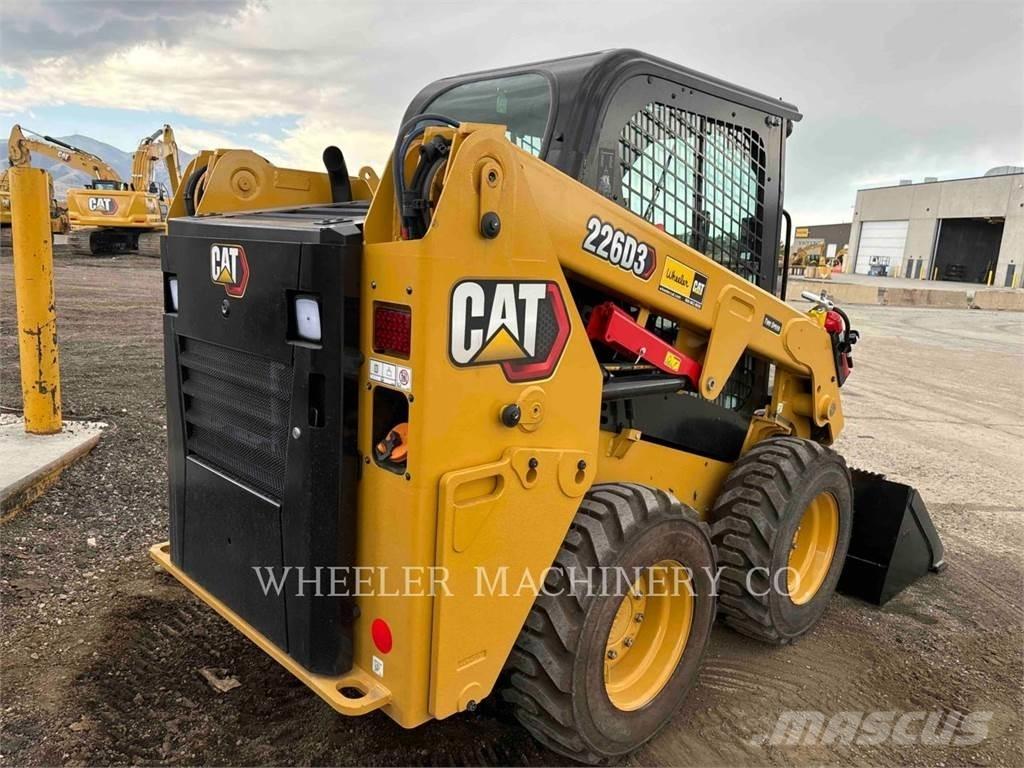 CAT 226D3 C3H2 スキッドステアローダー