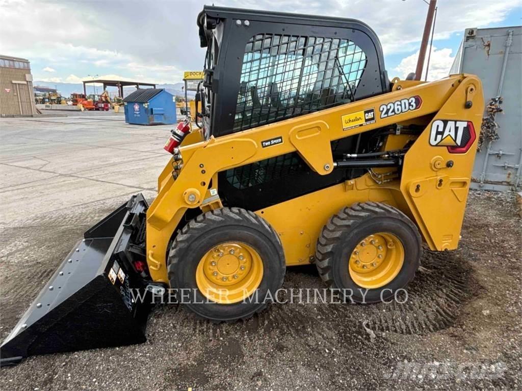 CAT 226D3 C3H2 スキッドステアローダー