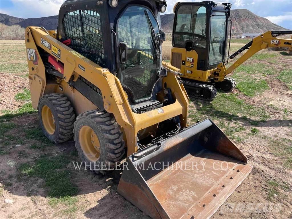 CAT 226D3 C3H2 スキッドステアローダー