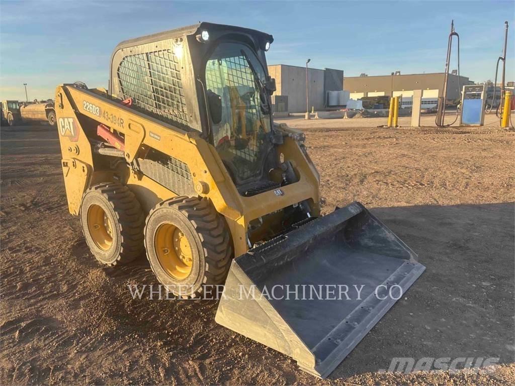 CAT 226D3 C3H2 スキッドステアローダー