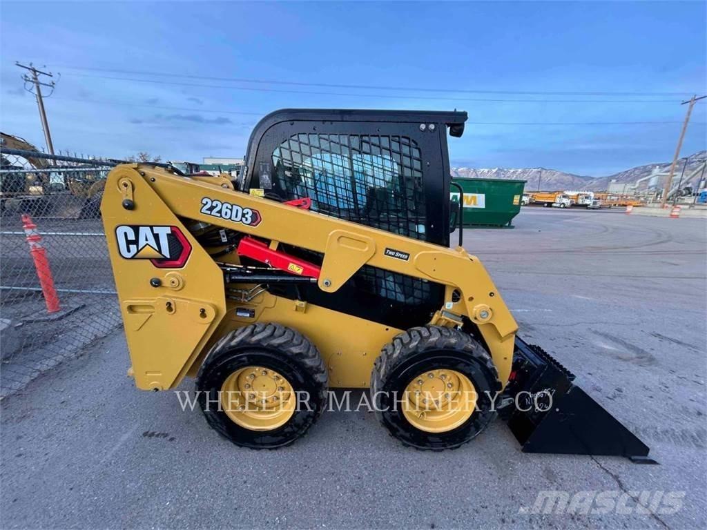 CAT 226D3 C3H2 スキッドステアローダー