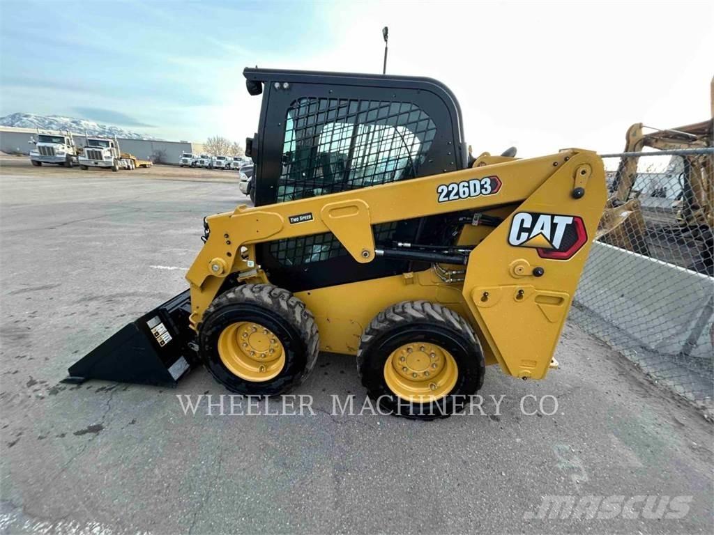 CAT 226D3 C3H2 スキッドステアローダー