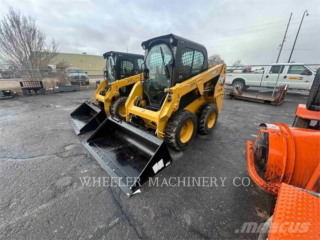 CAT 226D3 C3H2 スキッドステアローダー