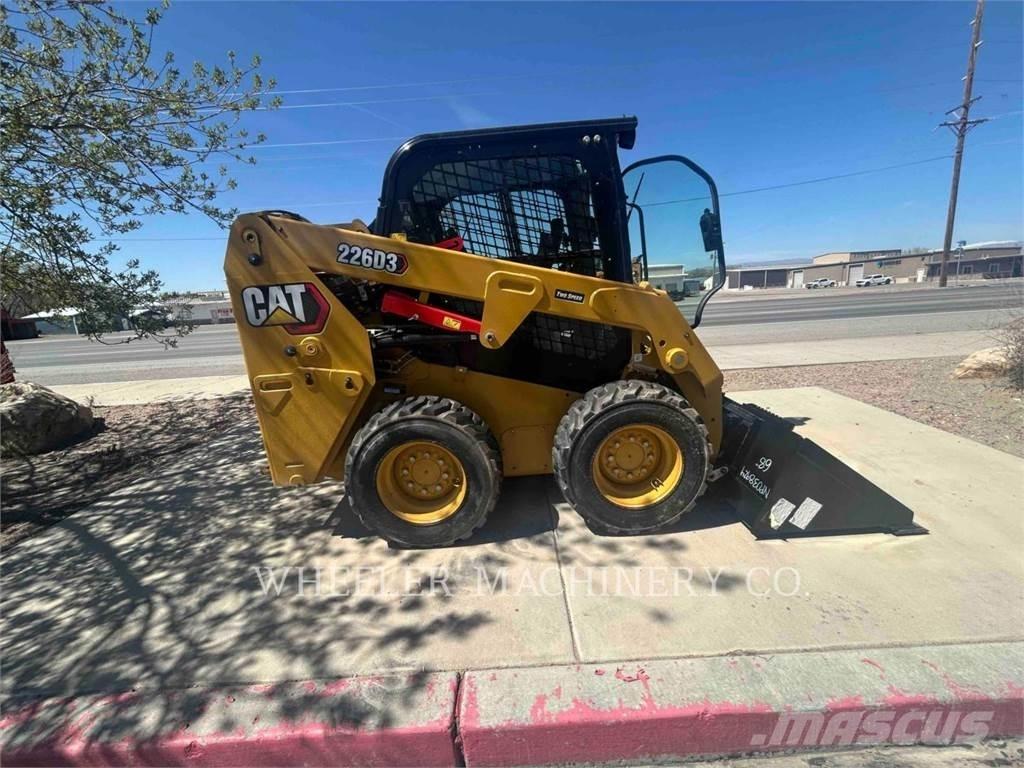CAT 226D3 C3H2 スキッドステアローダー