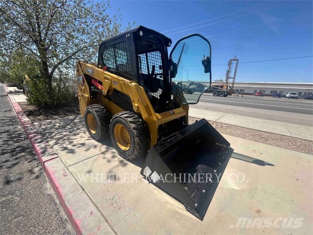 CAT 226D3 C3H2 スキッドステアローダー