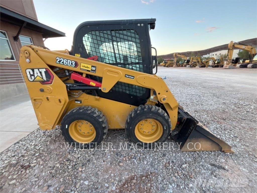 CAT 226D3 C3H2 スキッドステアローダー