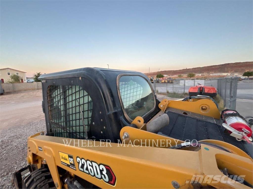 CAT 226D3 C3H2 スキッドステアローダー