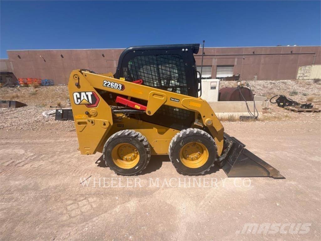 CAT 226D3 C3H2 スキッドステアローダー