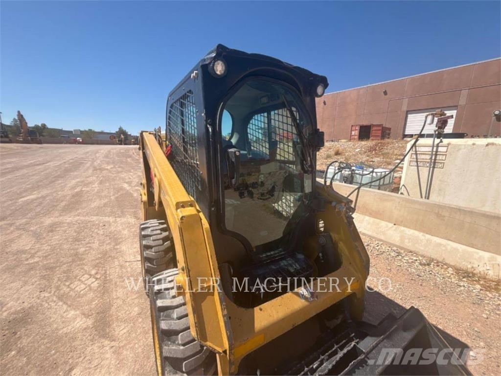 CAT 226D3 C3H2 スキッドステアローダー