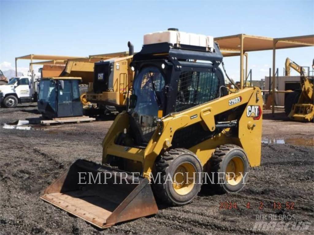 CAT 226D3 CA スキッドステアローダー