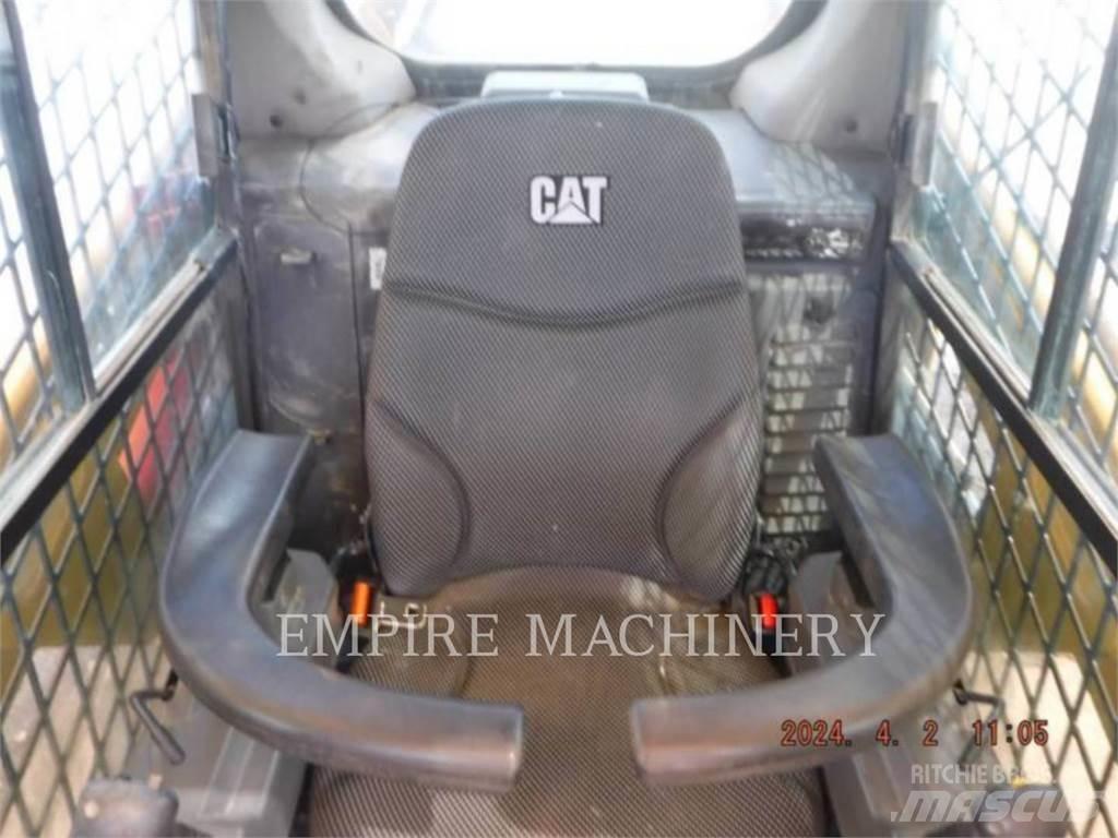 CAT 226D3 CA スキッドステアローダー