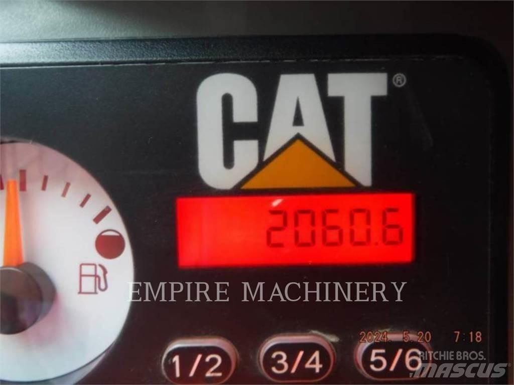 CAT 226D3 CA スキッドステアローダー