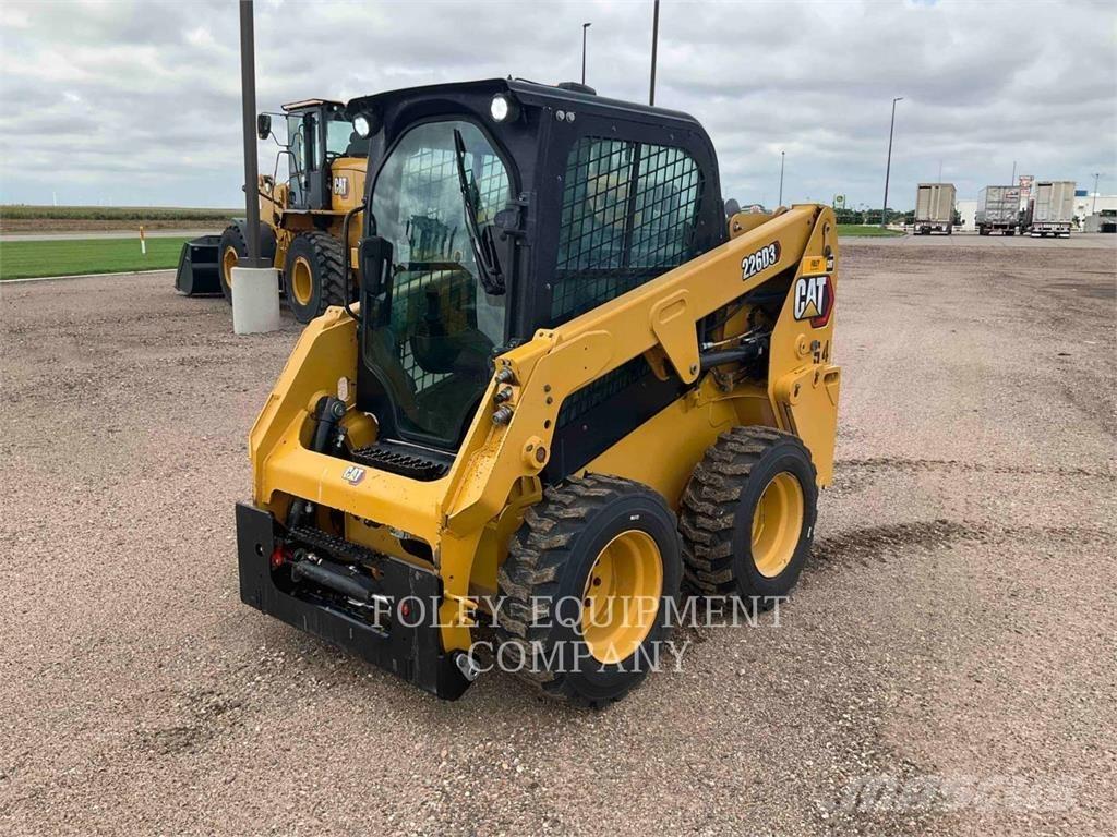 CAT 226D3STD1C スキッドステアローダー