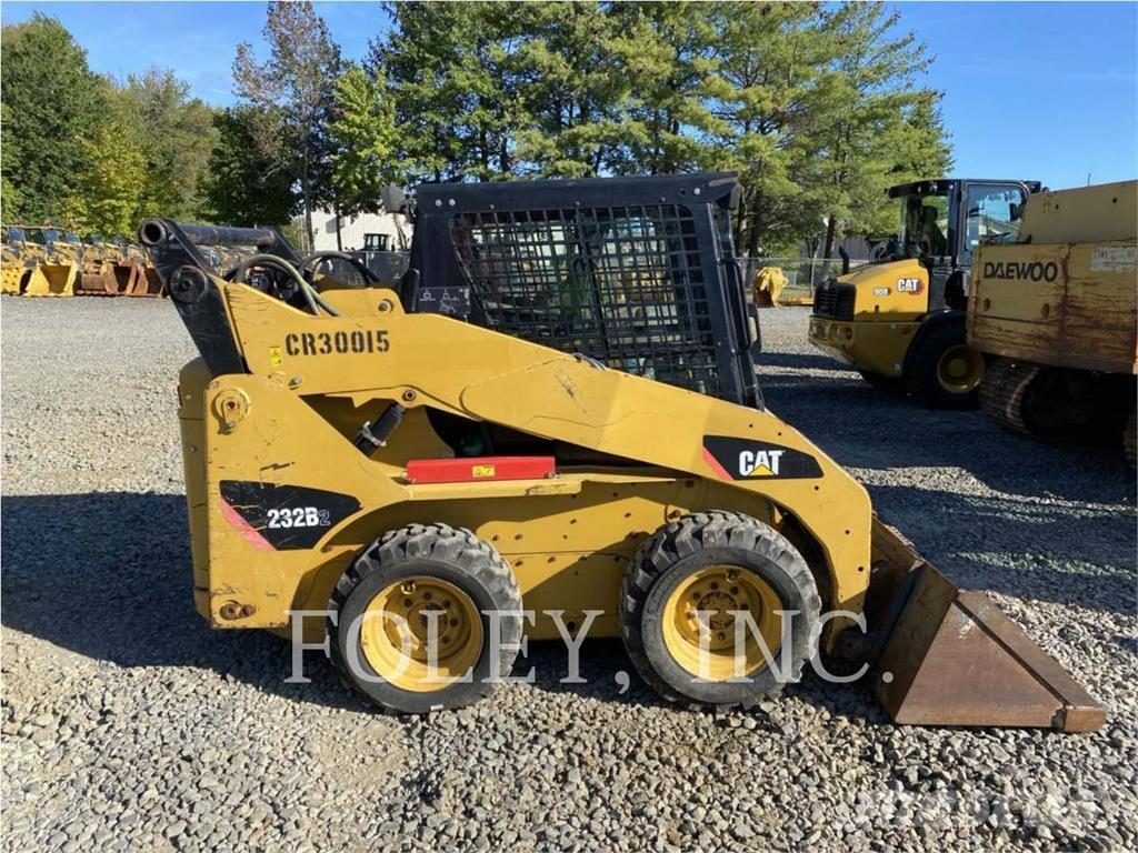 CAT 232B2 スキッドステアローダー