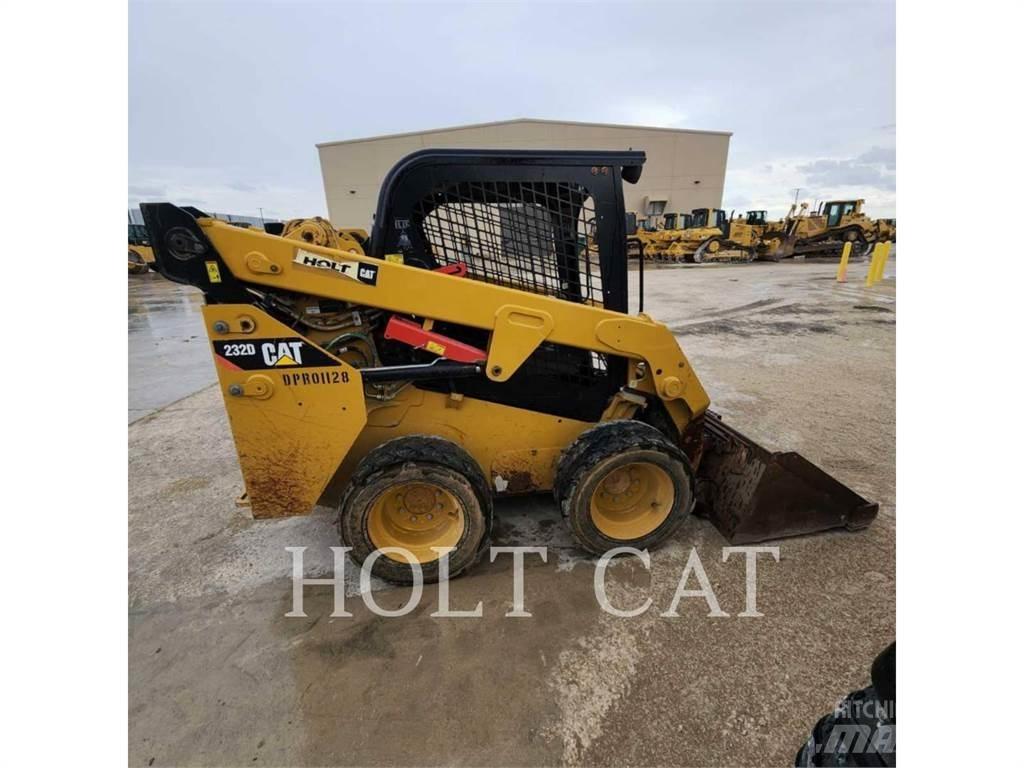 CAT 232D スキッドステアローダー