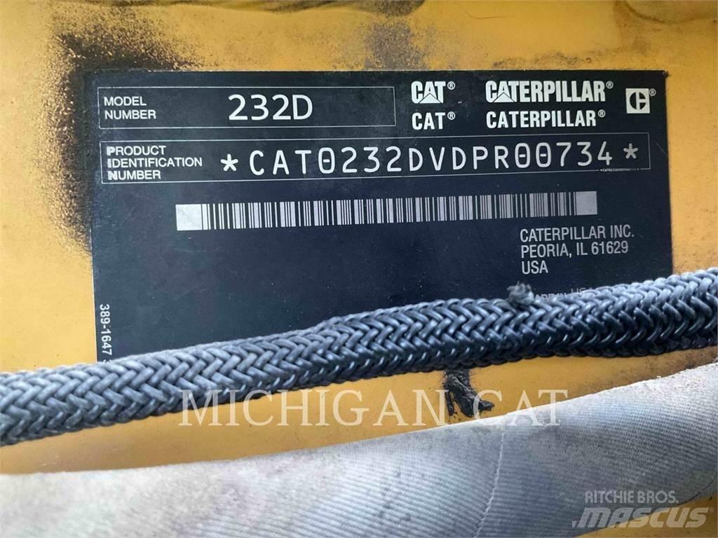 CAT 232D Q+ スキッドステアローダー