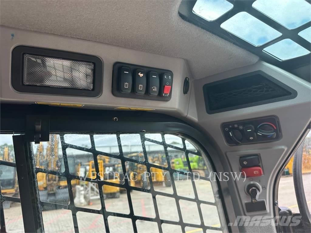 CAT 232D3 スキッドステアローダー