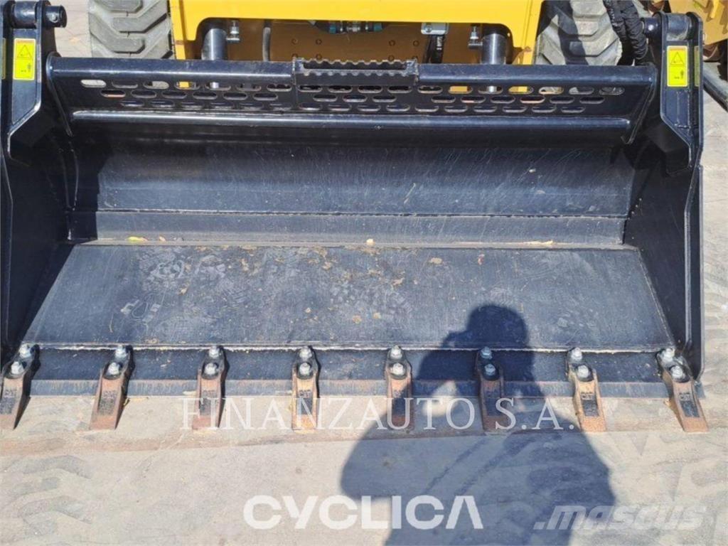 CAT 232D3 スキッドステアローダー