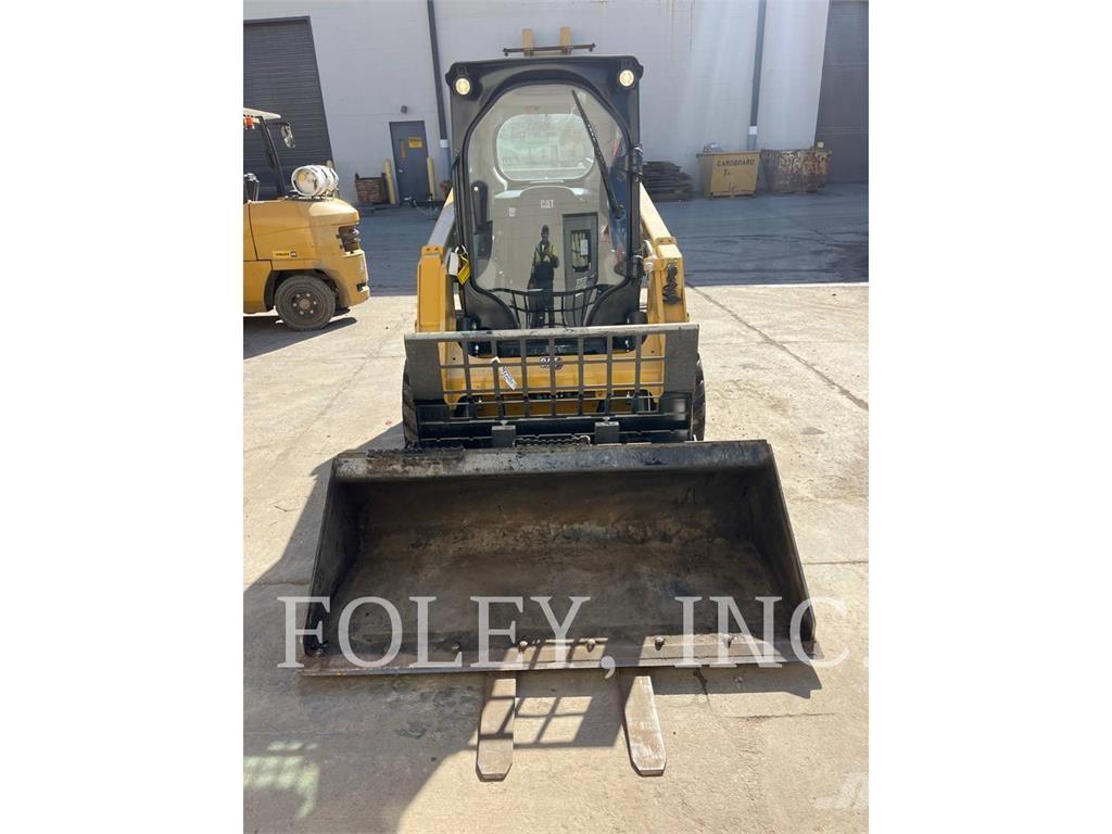 CAT 232D3 スキッドステアローダー