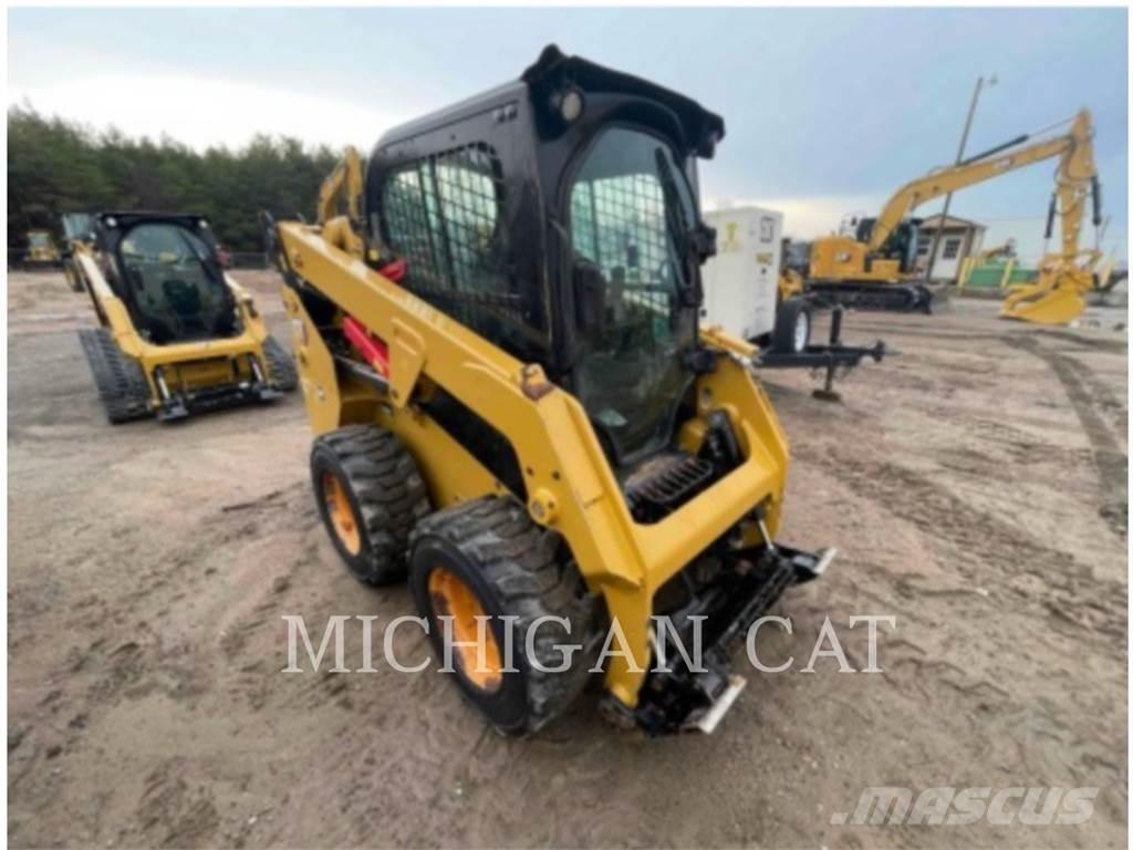 CAT 232D3 AQ スキッドステアローダー