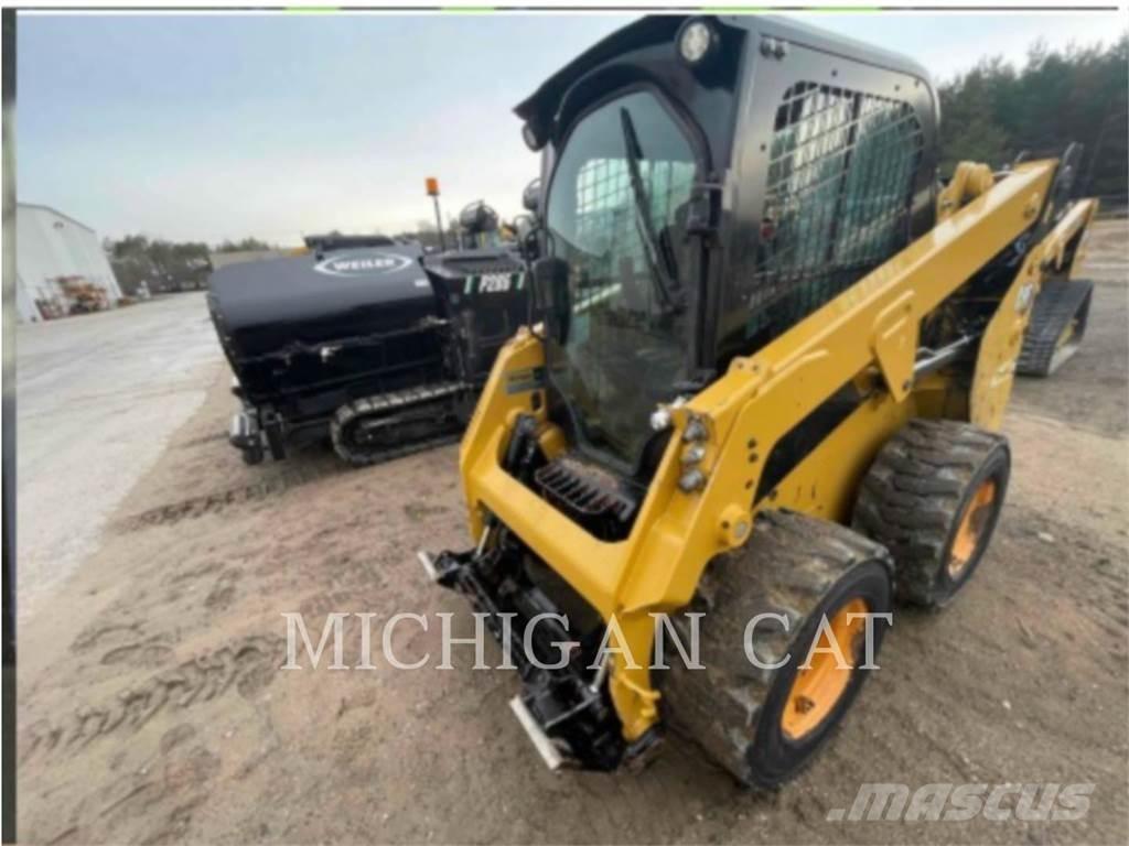 CAT 232D3 AQ スキッドステアローダー