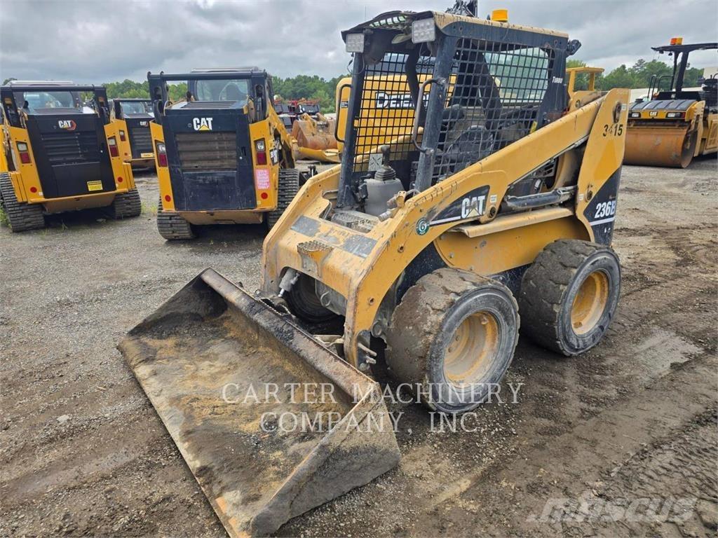 CAT 236B スキッドステアローダー