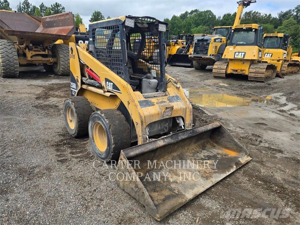 CAT 236B スキッドステアローダー