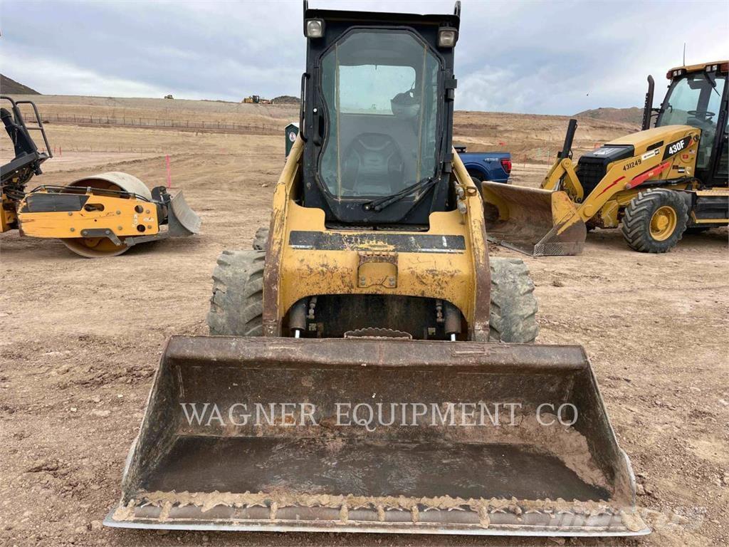 CAT 236B スキッドステアローダー