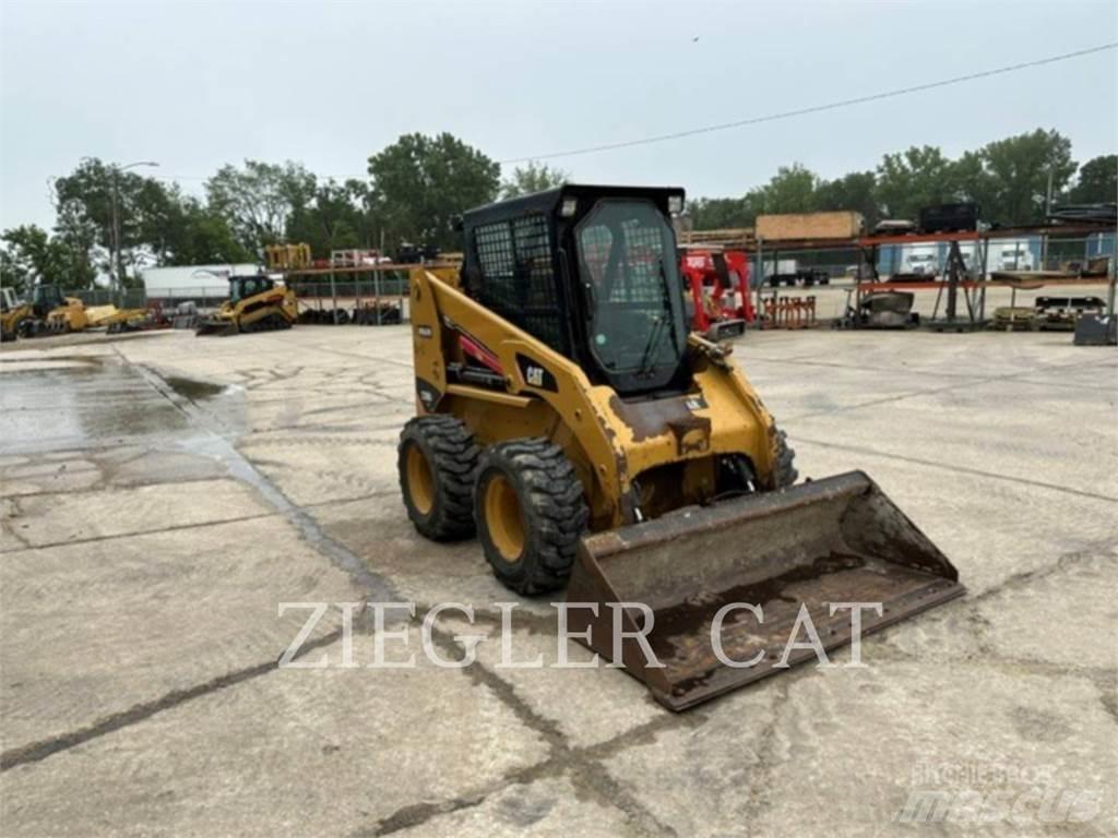 CAT 236B3 スキッドステアローダー