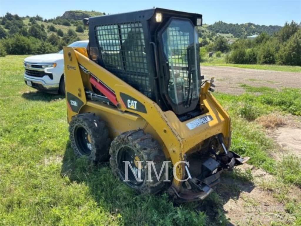 CAT 236B3 スキッドステアローダー