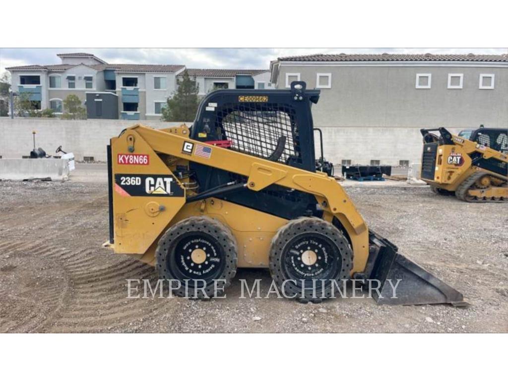 CAT 236D スキッドステアローダー