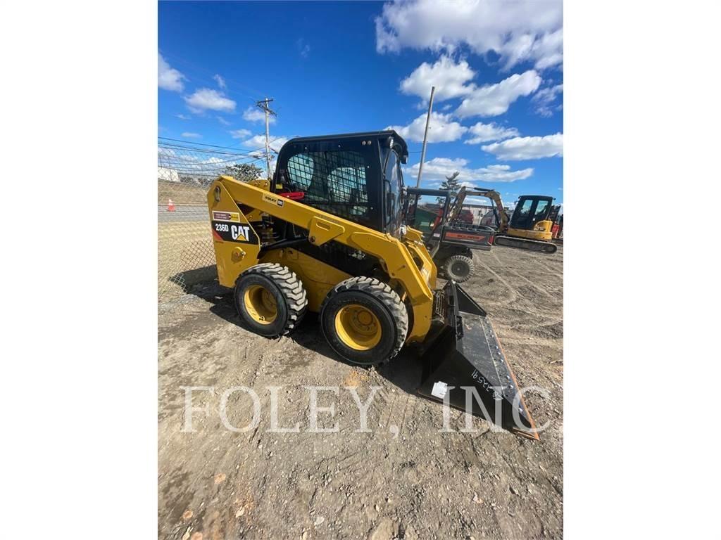 CAT 236D スキッドステアローダー