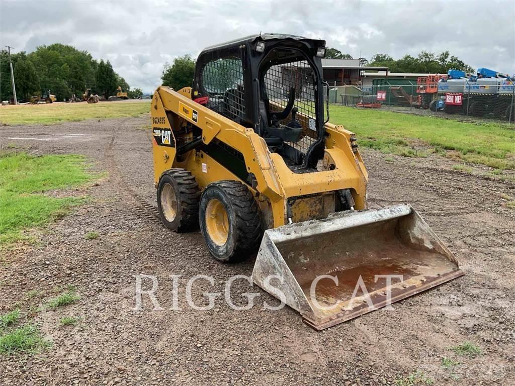 CAT 236D スキッドステアローダー