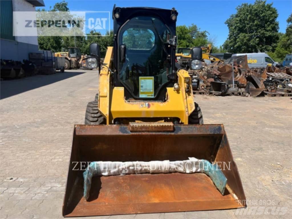 CAT 236D スキッドステアローダー
