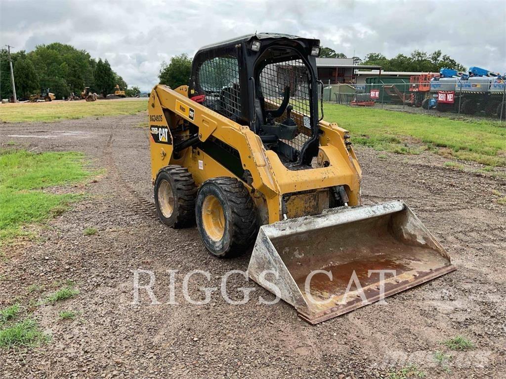 CAT 236D スキッドステアローダー