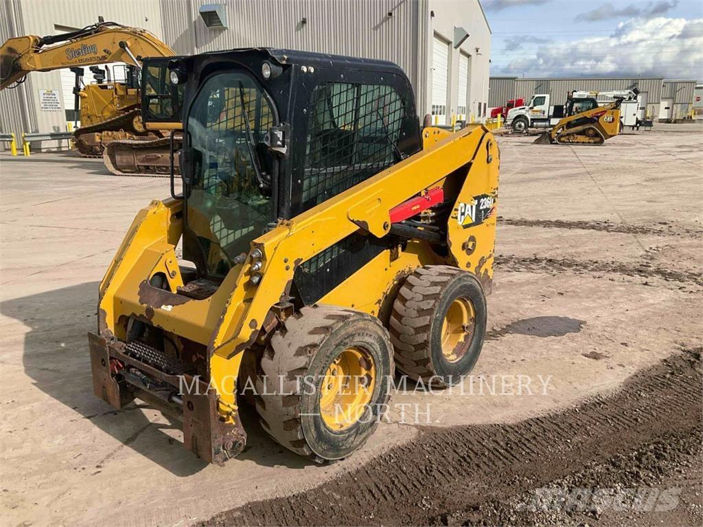 CAT 236D スキッドステアローダー
