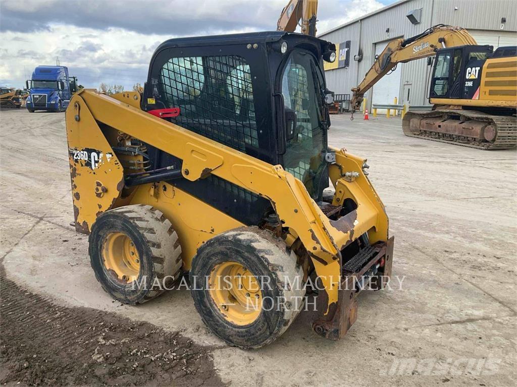 CAT 236D スキッドステアローダー