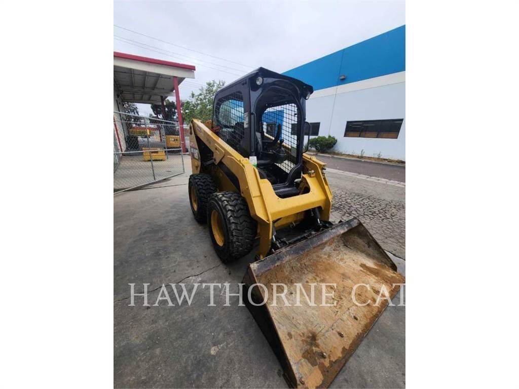 CAT 236D スキッドステアローダー